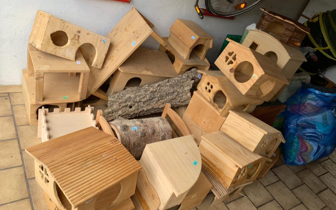 Zubehör-Verkauf zu Gunsten unserer Tierarztkasse
